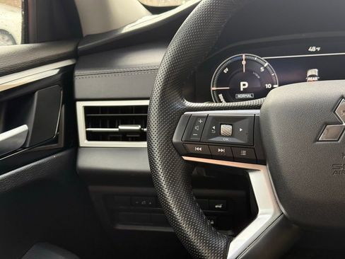 Used 2024 Mitsubishi Outlander SE image 10