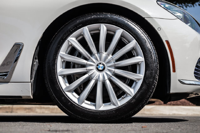 Used 2017 BMW 740i RWD image 13