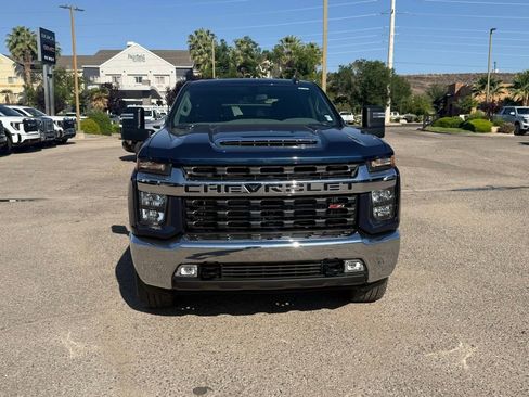 Used 2022 Chevrolet Silverado 2500 LT w/ Convenience Package AWD/4WD image 2