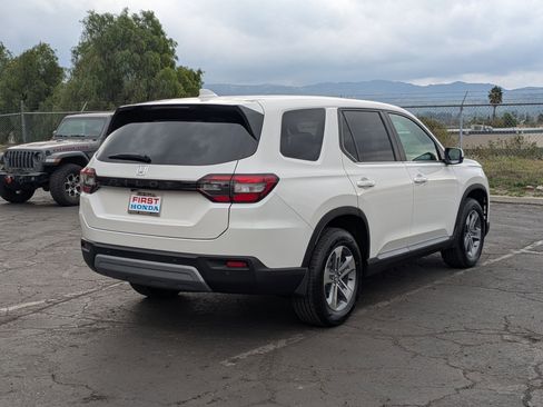 New 2025 Honda Pilot EX-L image 5