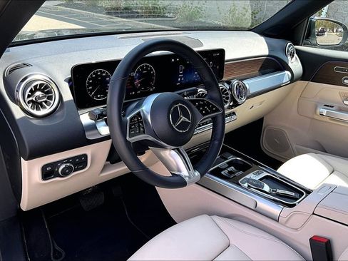 Used 2026 Mercedes-Benz GLB 250 4MATIC image 13