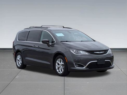 Used 2018 Chrysler Pacifica Touring Plus image 8