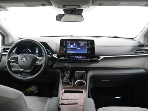 Used 2021 Toyota Sienna LE AWD/4WD image 14