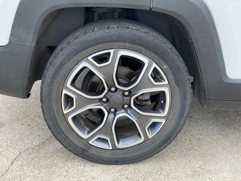 Used 2018 Jeep Renegade Limited w/ UConnect 8.4 Nav Group FWD image 51