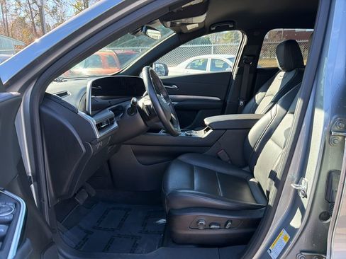 Used 2025 Cadillac XT4 Premium Luxury image 15