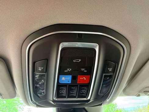 Certified 2022 Jeep Grand Cherokee Limited 4xe AWD/4WD image 32
