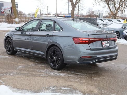 Used 2025 Volkswagen Jetta SE w/ Sunroof Package image 7