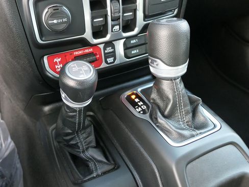 Used 2025 Jeep Wrangler Unlimited Rubicon 4xe w/ Safety Group AWD/4WD image 23