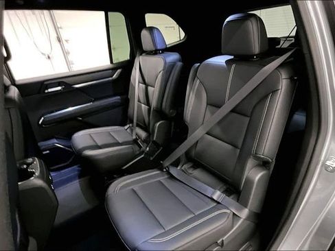 Used 2025 GMC Acadia Elevation w/ Elevation Premium Package image 25