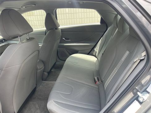 Used 2023 Hyundai Elantra SEL FWD image 9