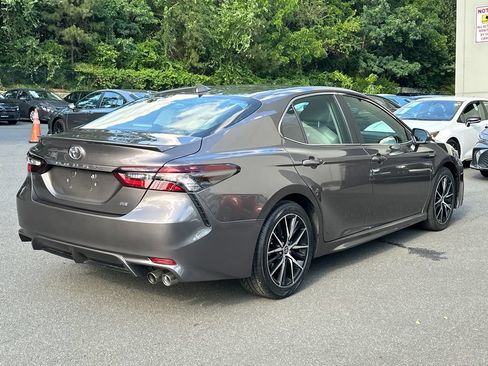 Used 2024 Toyota Camry SE FWD image 4