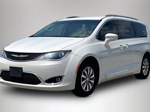 Certified 2019 Chrysler Pacifica Touring-L Plus FWD image 2