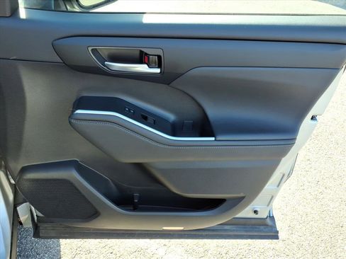 Used 2023 Toyota Highlander XSE AWD/4WD image 16