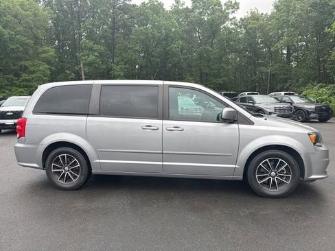 Used 2016 Dodge Grand Caravan SE FWD image 6