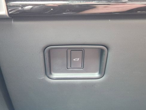 Certified 2025 Land Rover Range Rover SE image 22