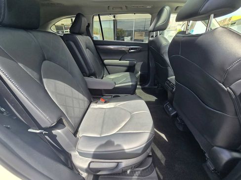 New 2026 Toyota Highlander Platinum AWD/4WD image 14