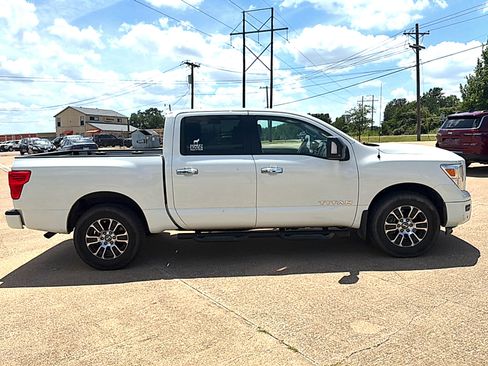 Used 2021 Nissan Titan SV w/ SV Convenience Package AWD/4WD image 4