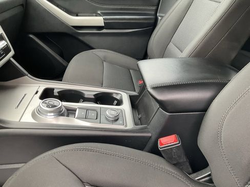 Used 2022 Ford Explorer XLT image 16
