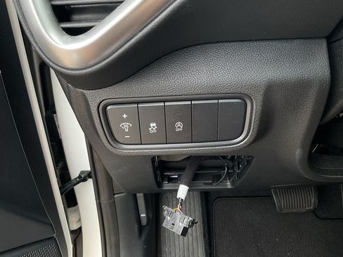 Used 2025 Kia Soul LX w/ LX Technology Package FWD image 17