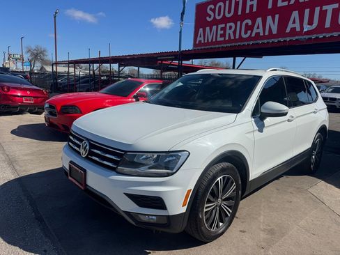 Used 2018 Volkswagen Tiguan SEL image 2
