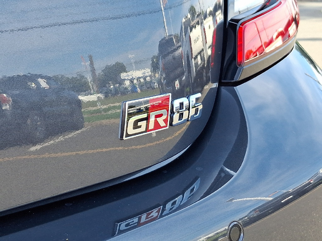 Used 2025 Toyota GR86 Premium w/ Performance Package RWD image 31