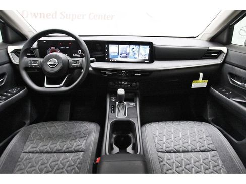 New 2026 Nissan Kicks SV w/ Charging Package FWD image 7