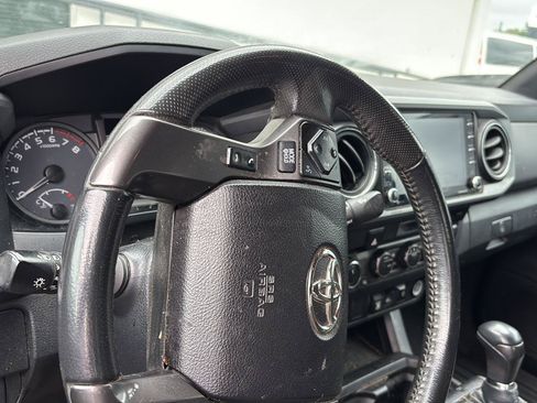 Used 2021 Toyota Tacoma TRD Off-Road AWD/4WD image 11