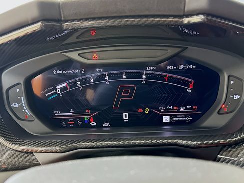 Used 2025 Lamborghini Urus SE AWD/4WD image 62