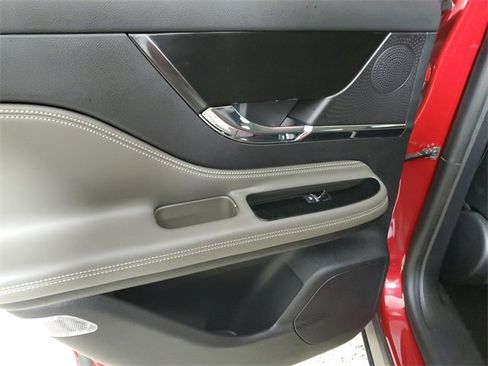 Used 2024 Lincoln Corsair FWD w/ Rear Removable Package Tray image 9