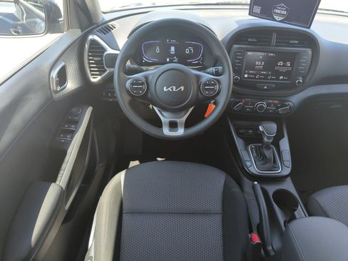 Used 2025 Kia Soul LX w/ LX Technology Package FWD image 14
