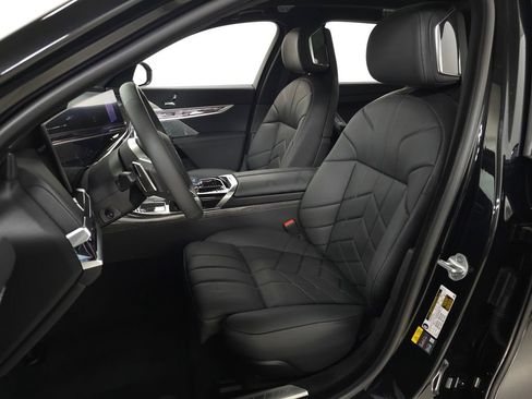 Used 2026 BMW i7 xDrive60 w/ Executive Package AWD/4WD image 18