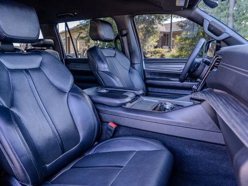 Used 2024 Jeep Wagoneer L Series II w/ Flexible Seating Group image 24