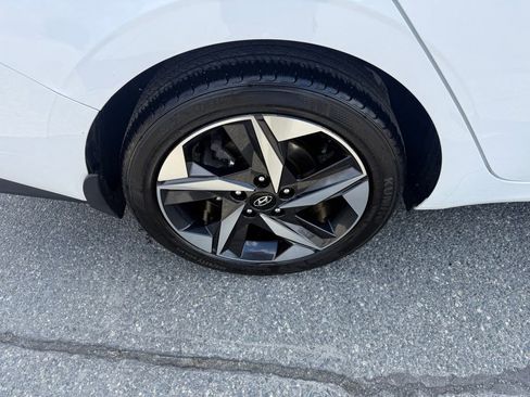 Used 2023 Hyundai Elantra SEL w/ Convenience Package image 11