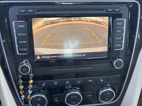 Used 2014 Volkswagen Passat 1.8T SEL Premium image 4