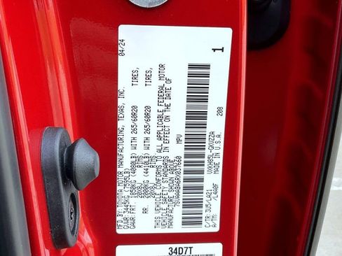 Used 2024 Toyota Sequoia Platinum image 28