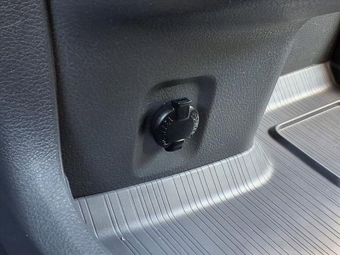 Used 2023 Toyota Sienna LE FWD image 23