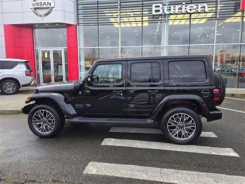 Used 2023 Jeep Wrangler Unlimited Sahara image 11