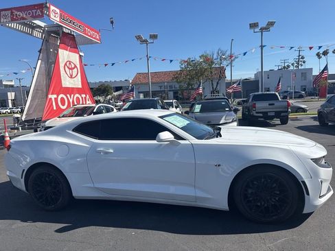 Used 2021 Chevrolet Camaro LT image 4