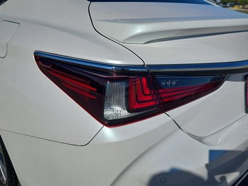 Used 2021 Lexus ES 300h w/ Premium Package image 34