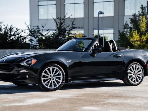 Used 2017 FIAT 124 Spider Lusso image 44