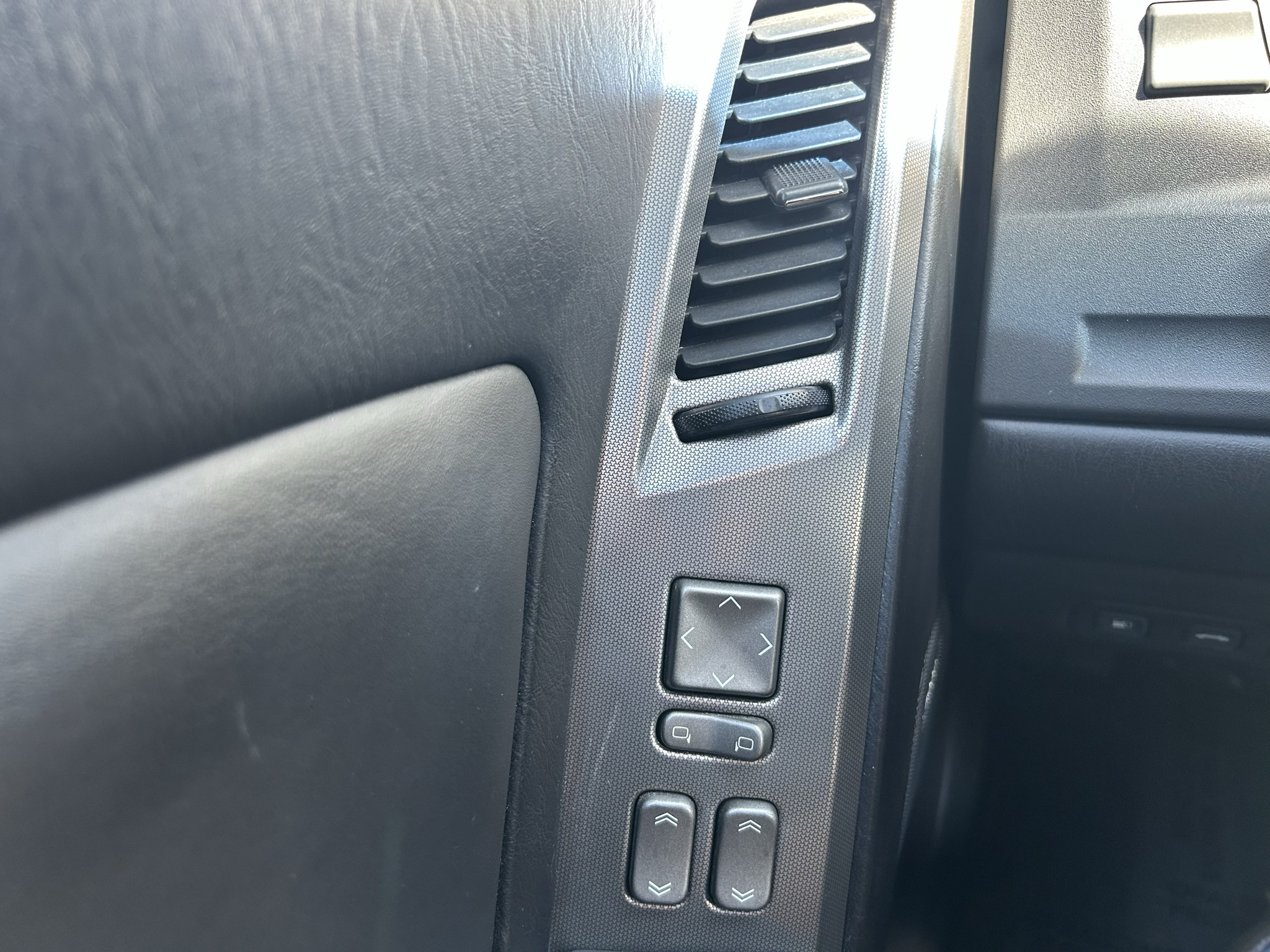 Used 2007 Cadillac XLR RWD image 26