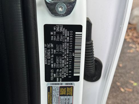 Used 2025 Kia Sportage LX FWD image 25
