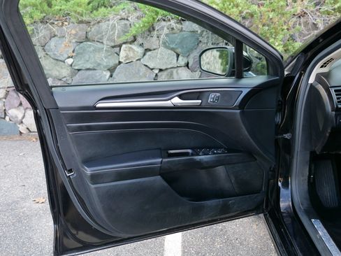 Used 2019 Ford Fusion Titanium AWD/4WD image 19