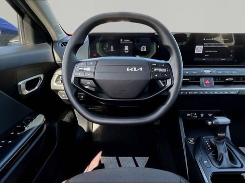 Used 2025 Kia K4 FWD image 8