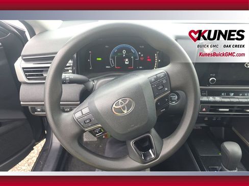 Used 2025 Toyota Camry Hybrid image 21