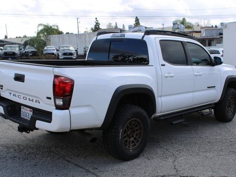 Used 2022 Toyota Tacoma SR5 w/ Trail Edition image 4