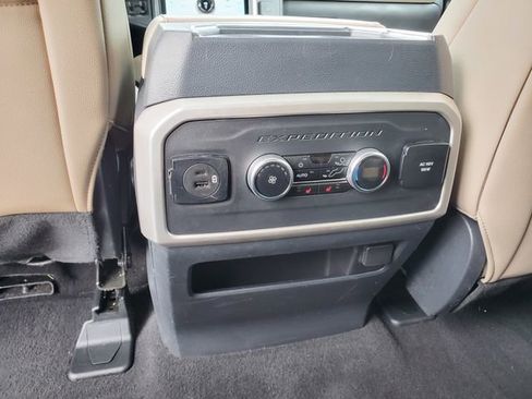Used 2023 Ford Expedition Limited image 28