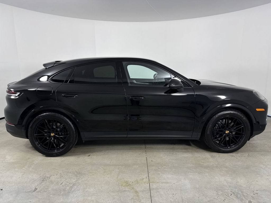 Certified 2024 Porsche Cayenne Coupe AWD/4WD image 8