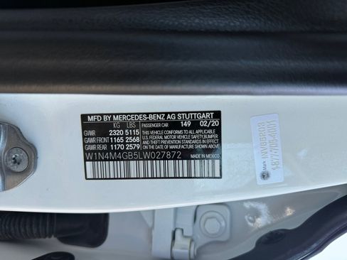 Used 2020 Mercedes-Benz GLB 250 w/ Premium Package image 24