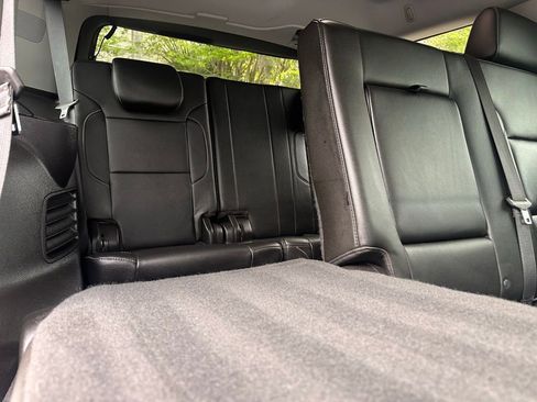 Used 2019 Chevrolet Tahoe LT w/ Luxury Package RWD image 29